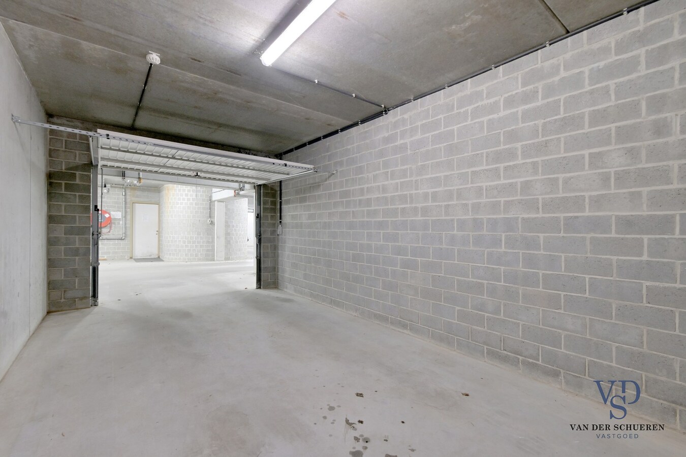 Lichtrijk appartement mét ondergrondse garage en berging. 