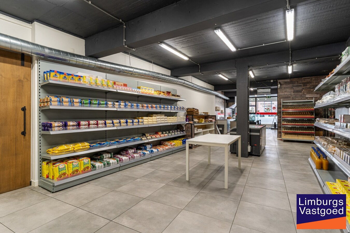 Commercieel uitstekend gelegen investeringspand bestaande uit winkel + duplex 