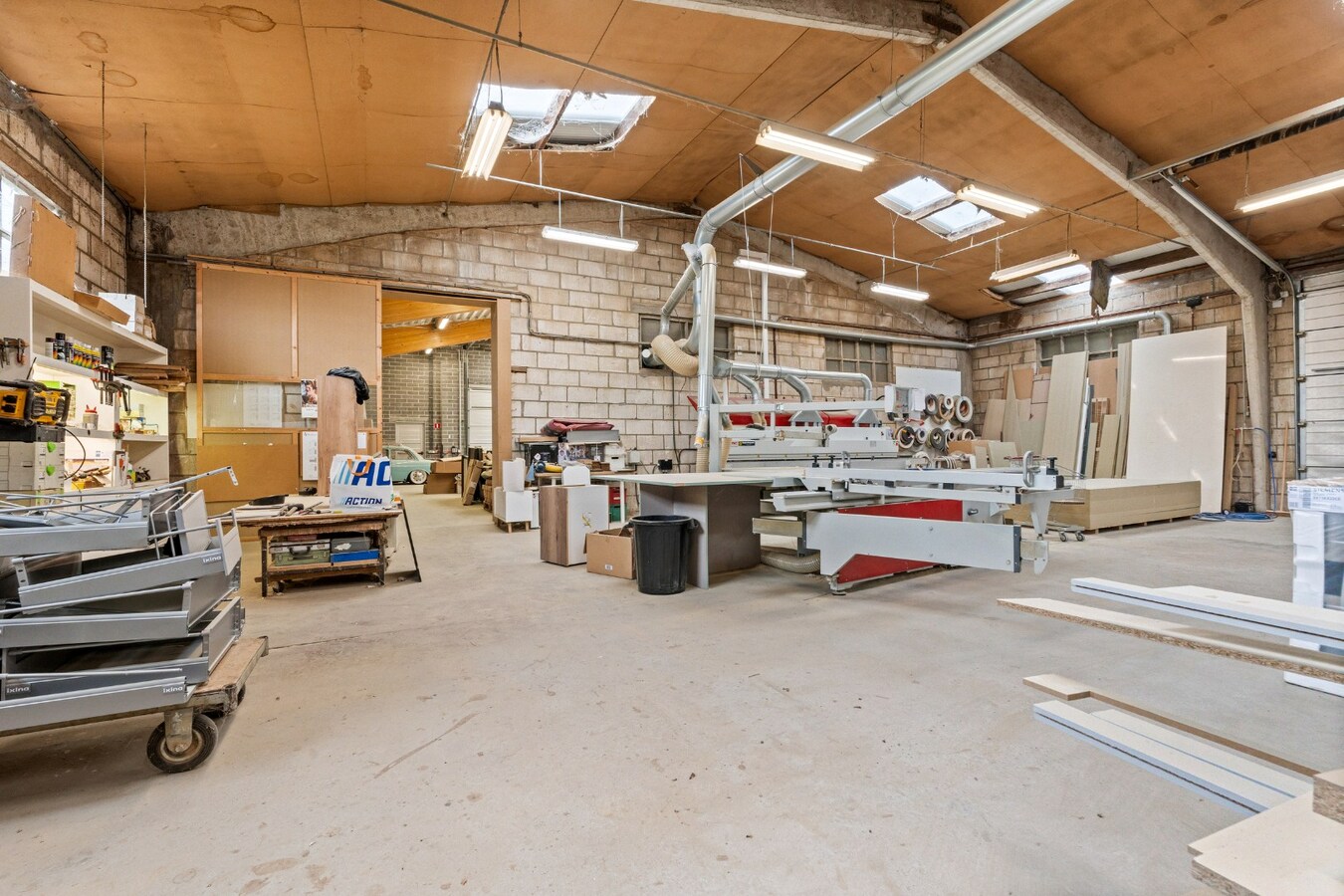 Veelzijdige bedrijfssite (4.082 m²) met 850 m² magazijn 