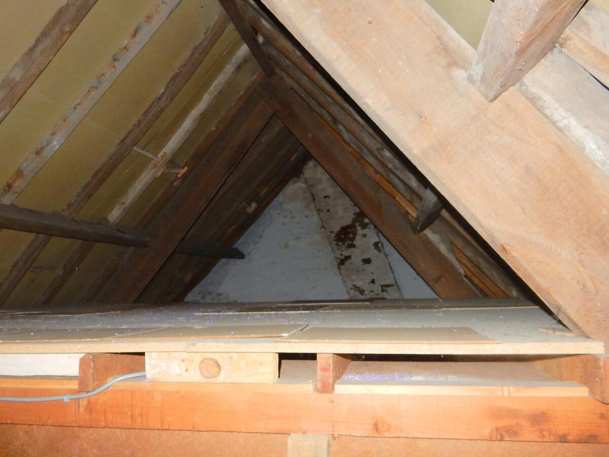 Te renoveren woning op een rustige ligging in de dorpskern 