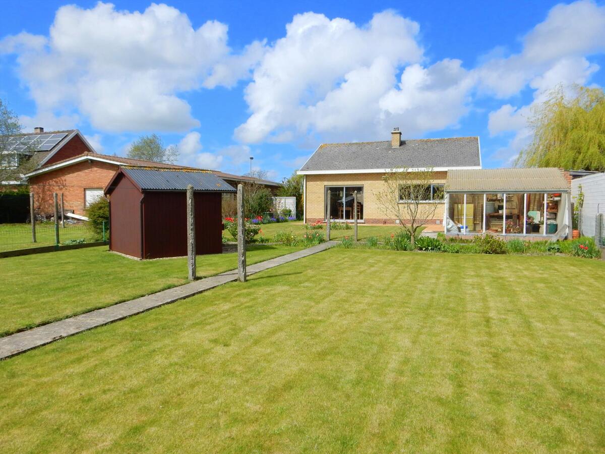 Ruime bungalow met grote zonnige tuin 