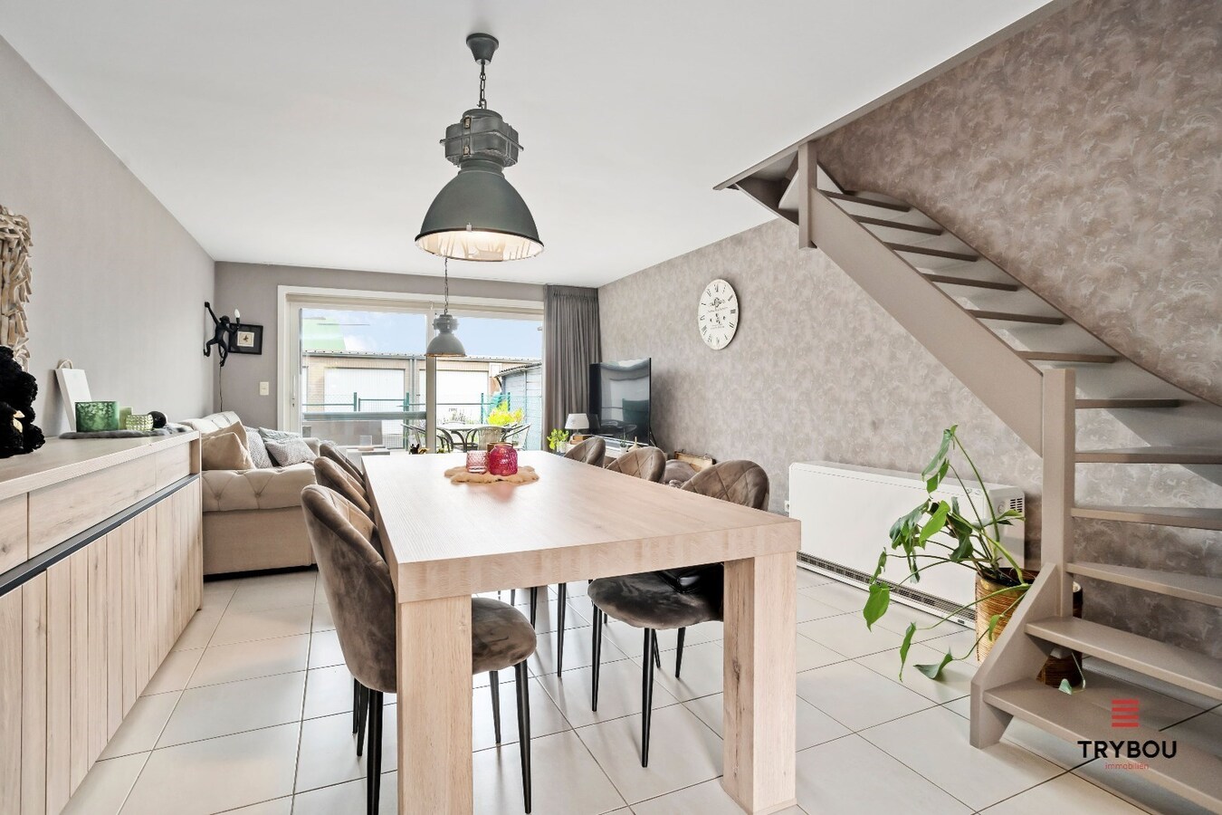Tot in de puntjes afgewerkte woning met 3 slaapkamers te Woumen 