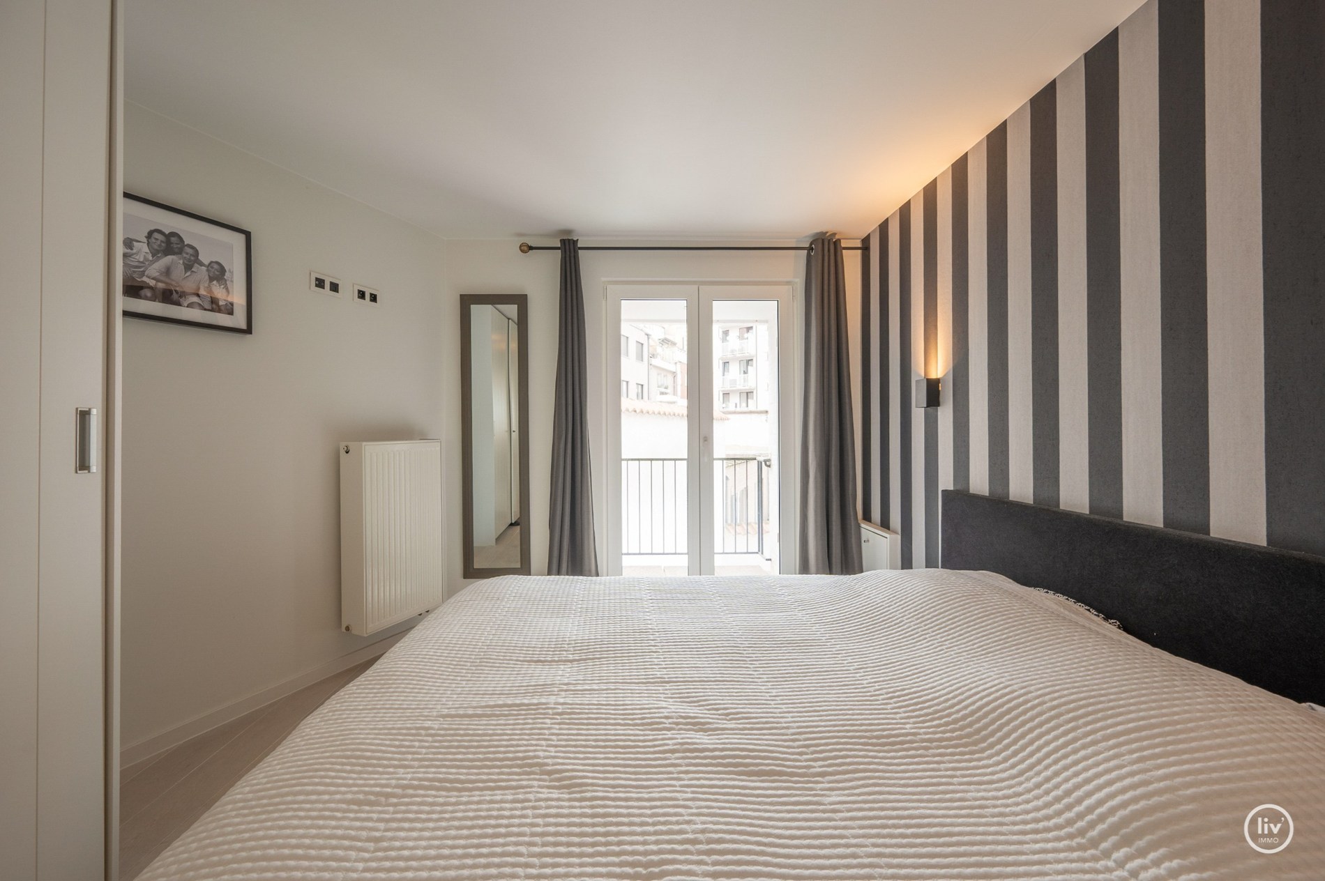 Appartement spacieux et prêt à emménager avec 3 chambres, très bien situé à proximité des commerces de l'avenue Dumortier et de l'a 