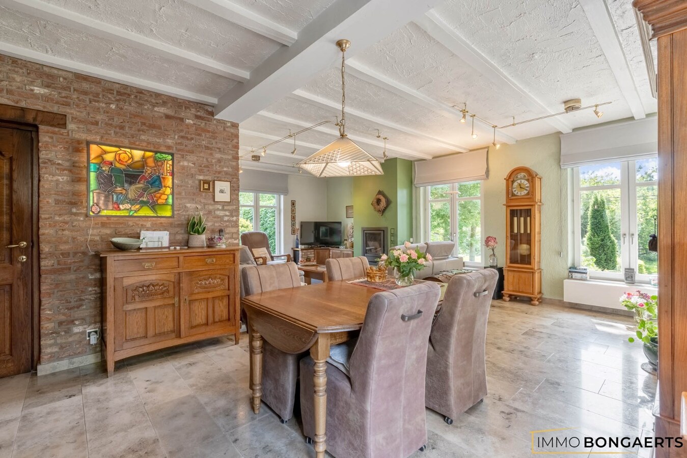 Zeer ruime woning op een leuke locatie te Bret-Gelieren 