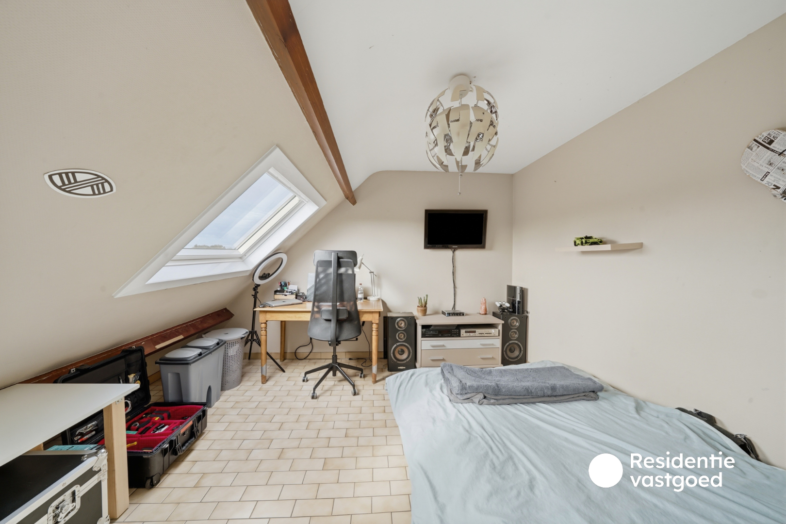Opbrengsteigendom met 3 appartementen, garage en zonnig terras 