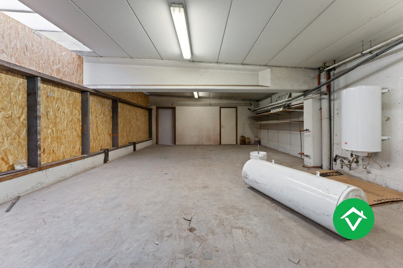 Bedrijfsgebouw met woonst te Ichtegem 