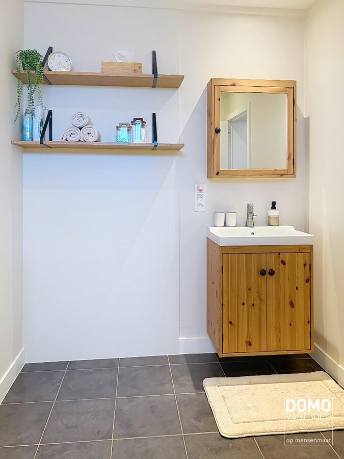 VOLLEDIG GEMEUBELDE 1 SLAAPKAMER STUDIO TE HASSELT (Stokrooie) 