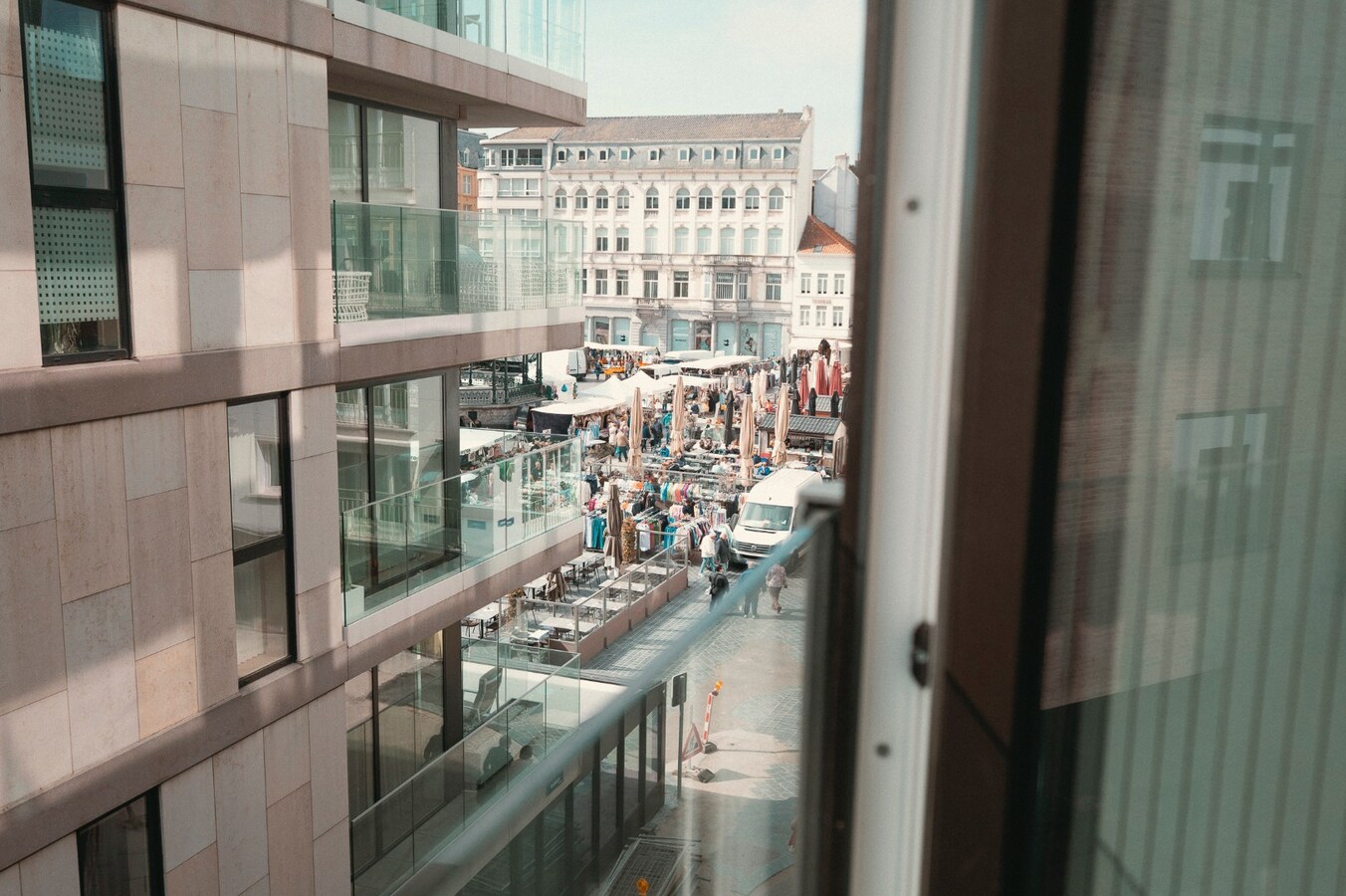 INSTAPKLAAR BEMEUBELD APPARTEMENT IN CENTRUM OOSTENDE 