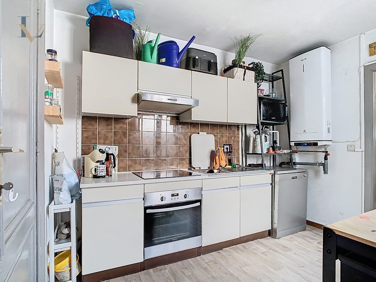 e renoveren opbrengsteigendom met handelspand en woonunits/ ook geschikt als projectgrond 