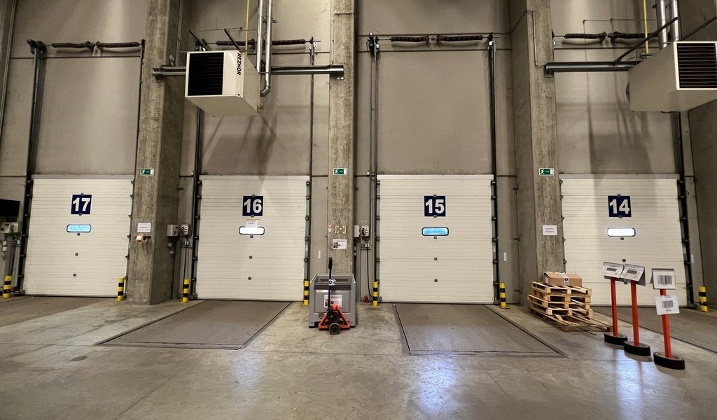 Logistieke loodsen met laadkades te huur in Sint-Niklaas