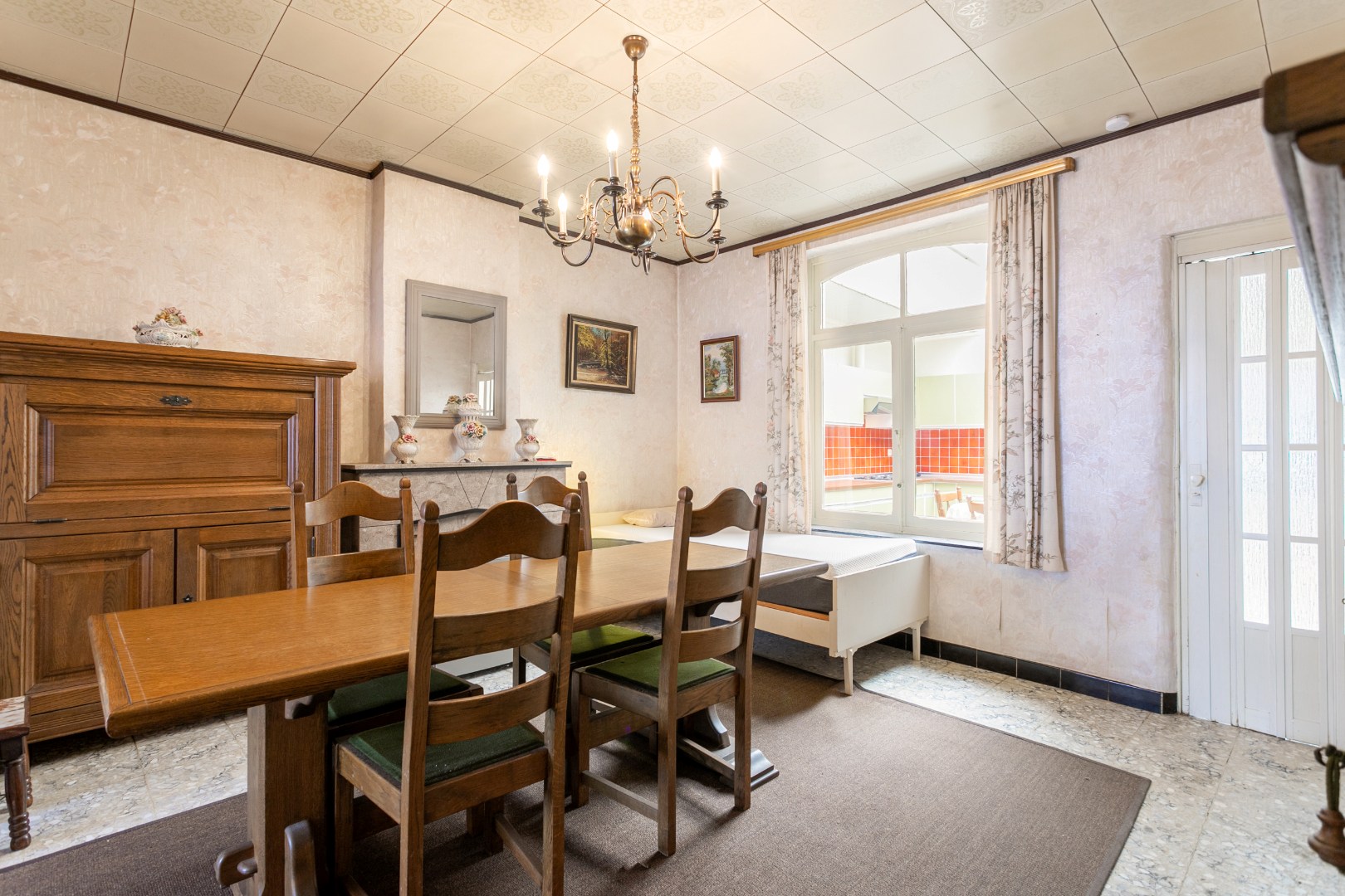 Te renoveren woning met 3 slpk te Buizingen 