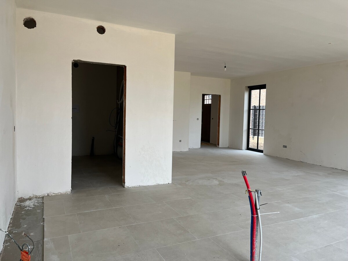 Nieuw gelijkvloers appartement met terras en tuintje 