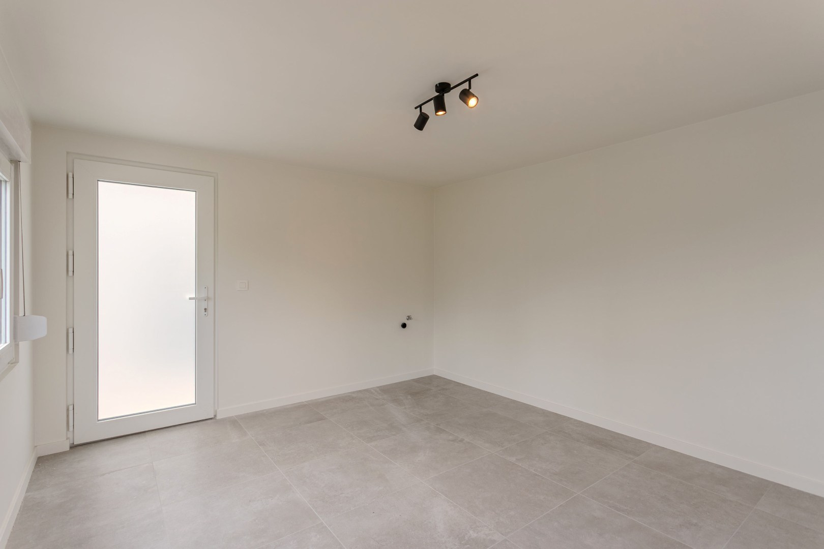 Gerenoveerde woning (EPC B) met 3 slpks (5 mogelijk) garage en tuin in een rustige straat te Lembeek 