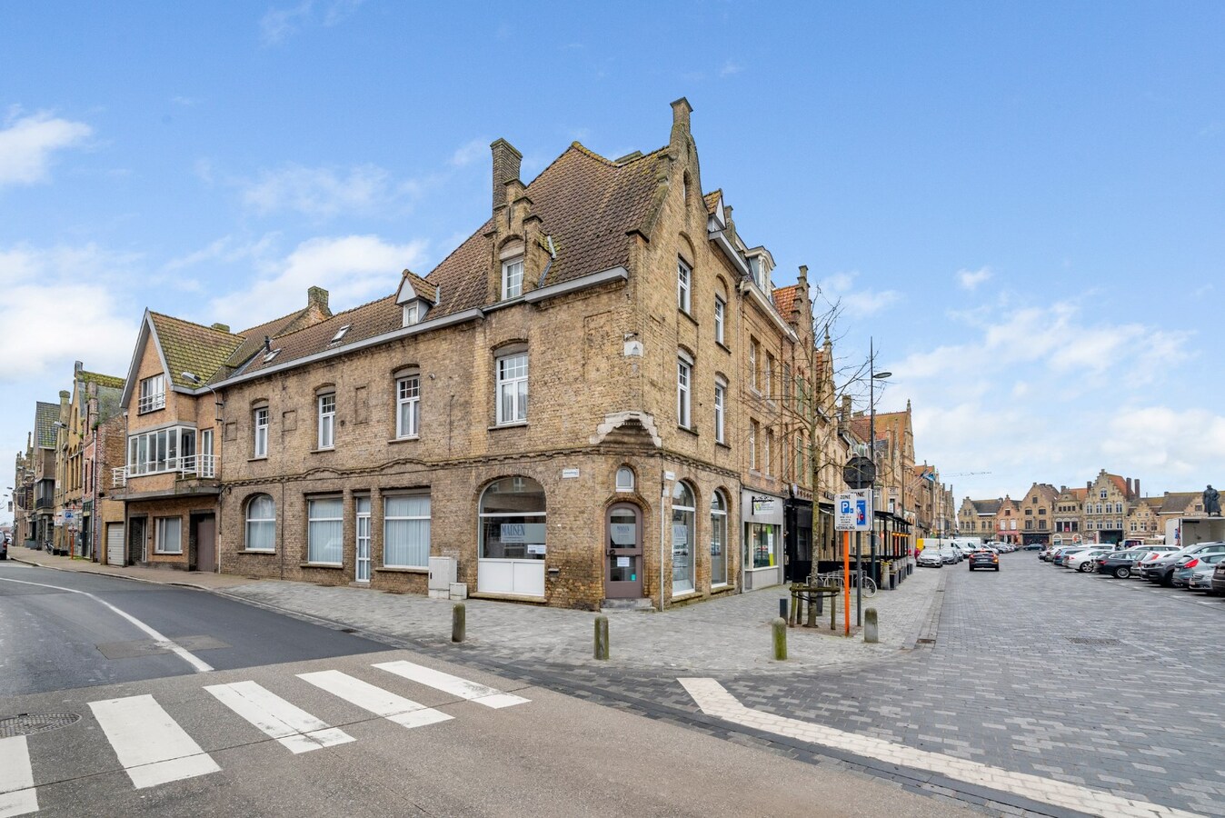 Uitstekend gelegen opbrengsteigendom op de Grote Markt van Diksmuide 