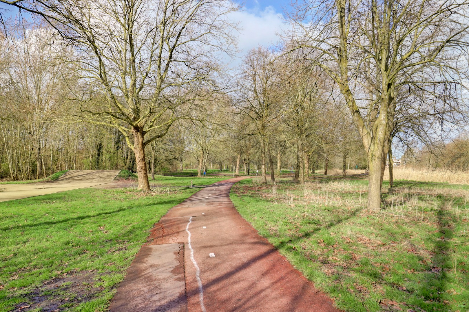 2-kamer hoekwoning met  ruime slaapkamer met airconditioning, tuin op het zonnige zuidwesten. 