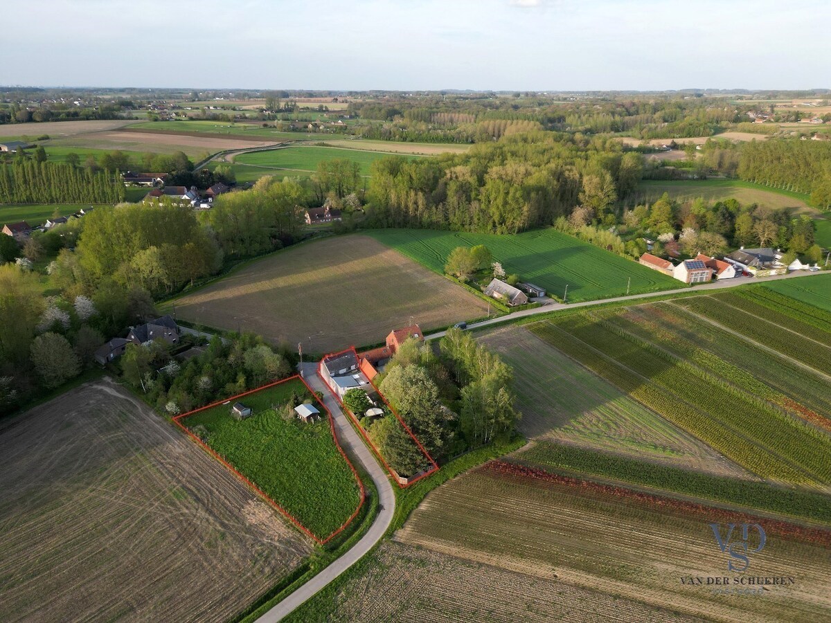 Woning met belendend perceel weiland 