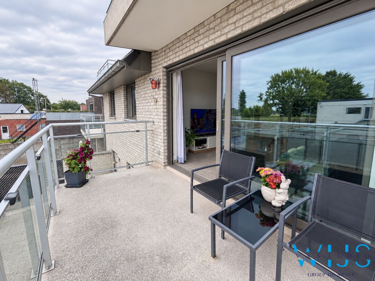 Instapklaar appartement met terras en garage in Zelzate/Assenede 