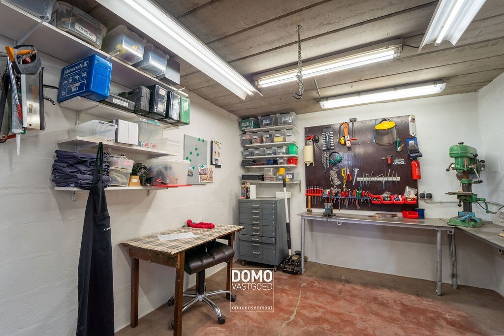 RUIME WONING VAN BOUWJAAR 2008 MET EPC LABEL B, 3 SLAAPKAMERS EN EEN HANGAR TE DIEPENBEEK 