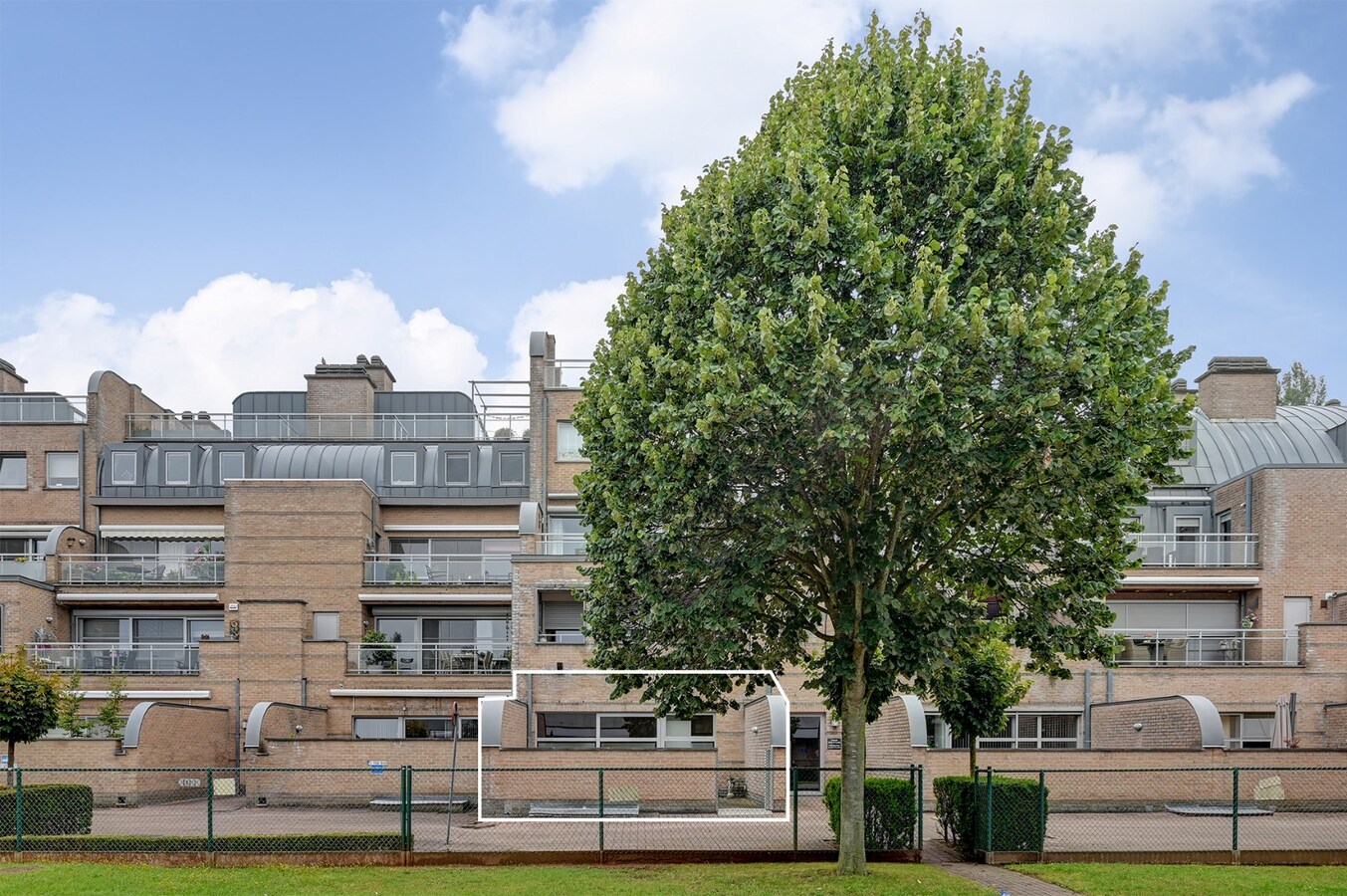 Ruim instapklaar appartement met grote terrassen 