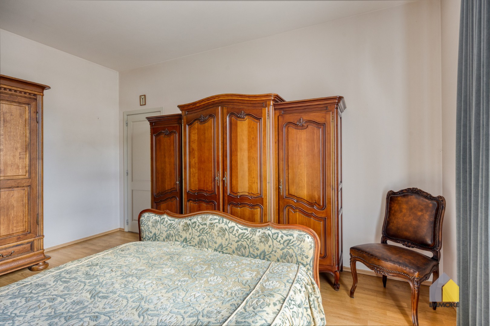 Gelijkvloers appartement met 2 slpks, stadstuin en autostaanplaats. 