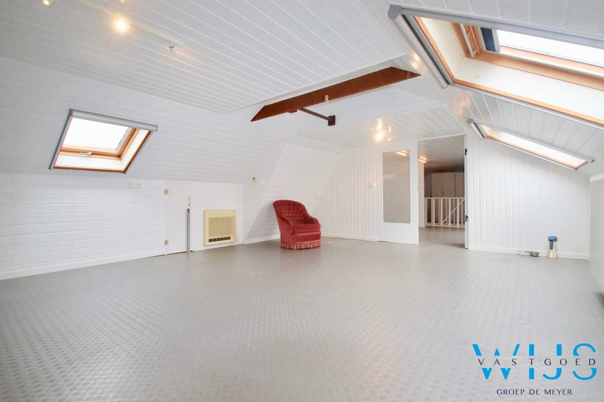 Instapklaar stijlvol woonhuis met leuke tuin te Assenede ! 