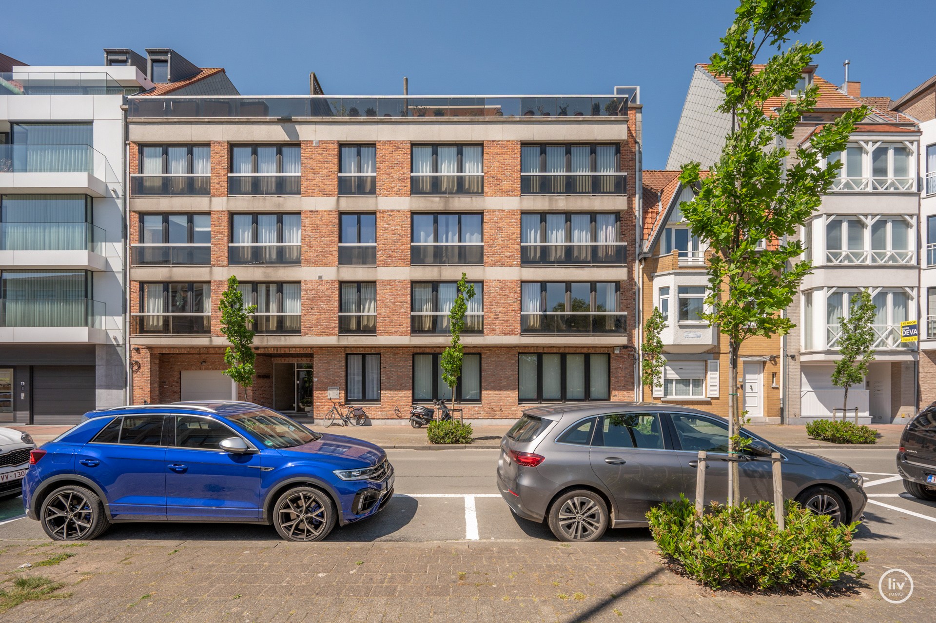 Instapklaar 2-slaapkamerappartement  gelegen te Piers de Raveschootlaan, vlakbij de Lippenslaan. 