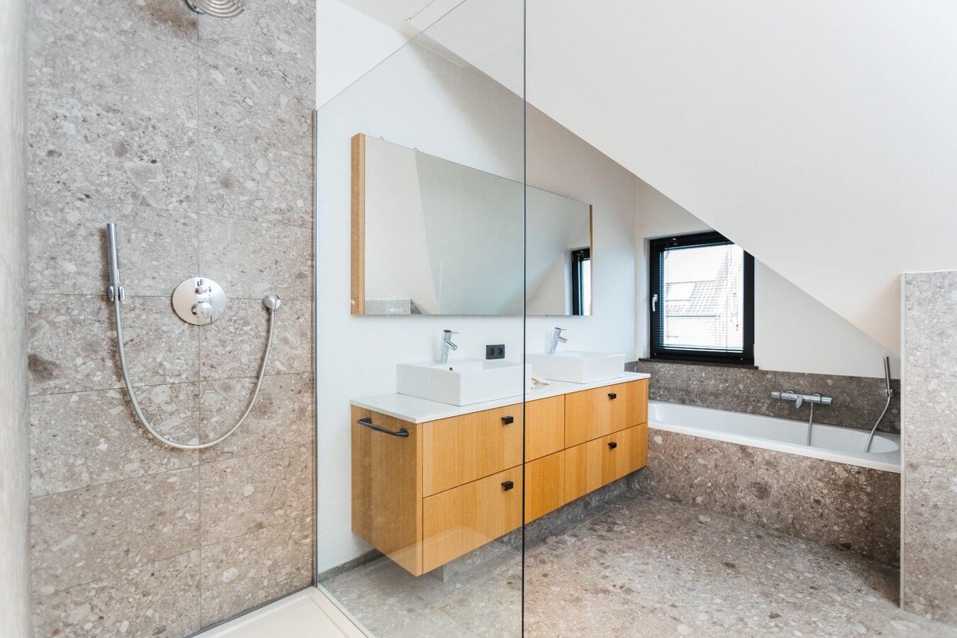 Luxueuze, energiezuinige woning 235 m² met 4 slaapkamers en 2 badkamers 