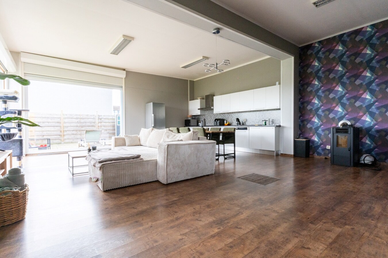 Entrepôt/Atelier de 400m², grand parking, logement indépendant, TOP SECTEUR ! 