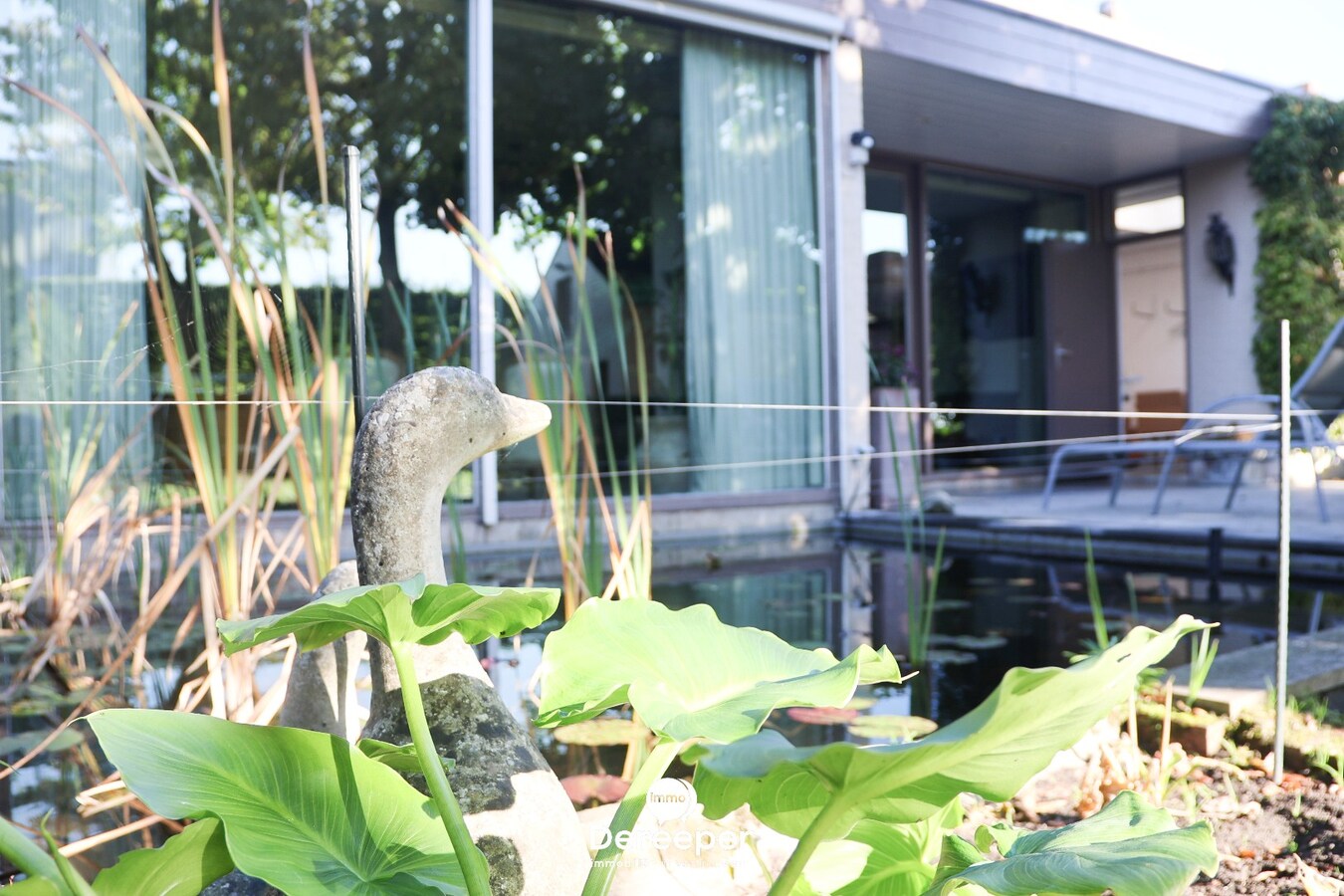 Karaktervolle woning met 3 slaapkamers en prachtige zuidgerichte tuin in hartje Jabbeke 
