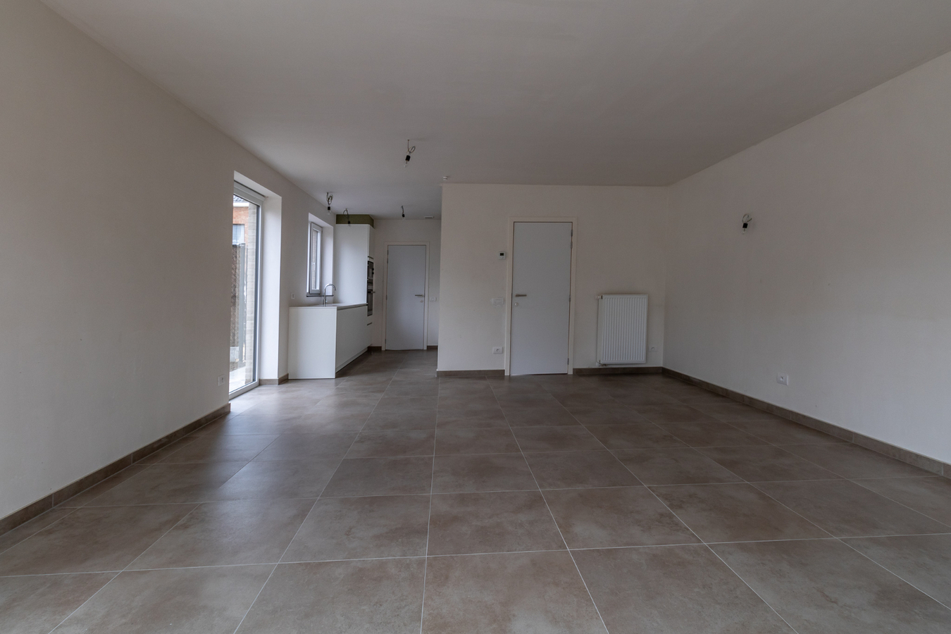 LICHTRIJKE MODERNE HALFOPEN NIEUWBOUWWONING TE OOSTDUINKERKE 