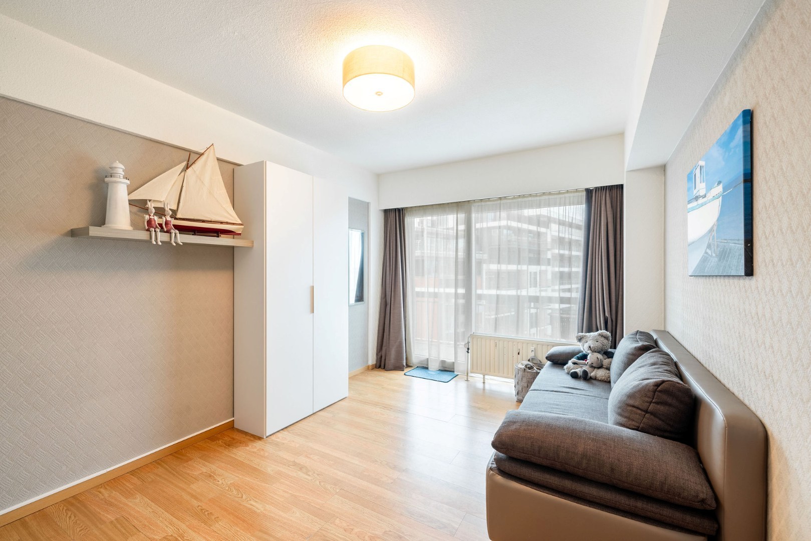 Ruim, lichtrijk hoekappartement met uniek havenzicht 
