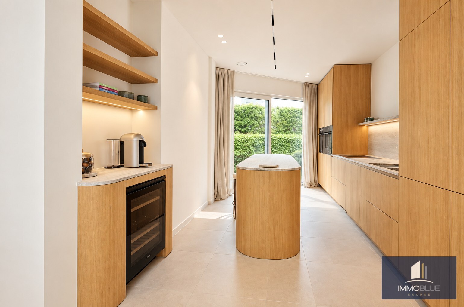 Offre exceptionnelle : Villa entièrement rénovée avec vue frontale sur la mer. 