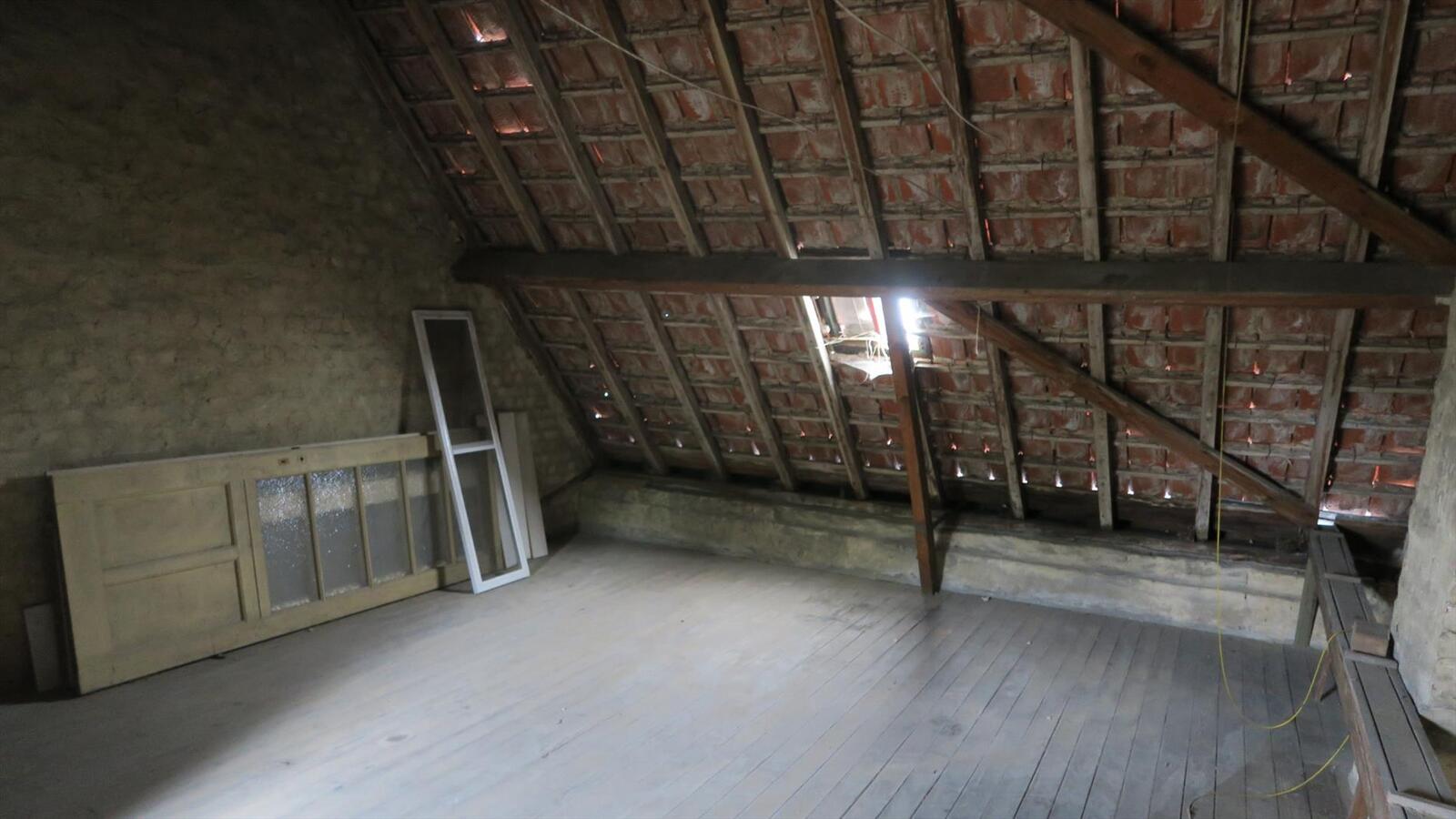 Te renoveren woning op gunstige ligging 