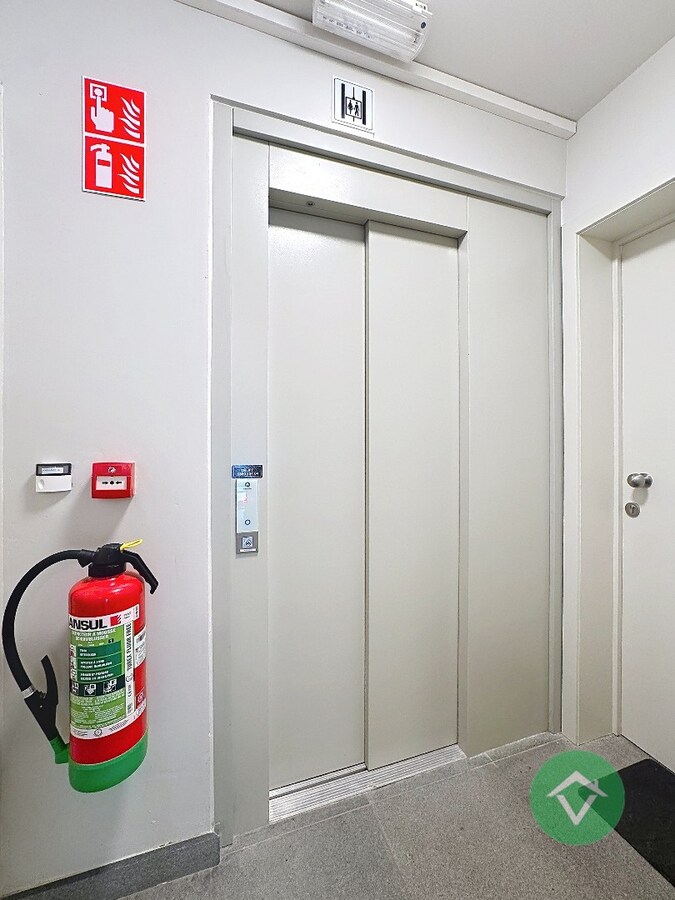 Appartement met 2 slaapkamers en terras te Roeselare 