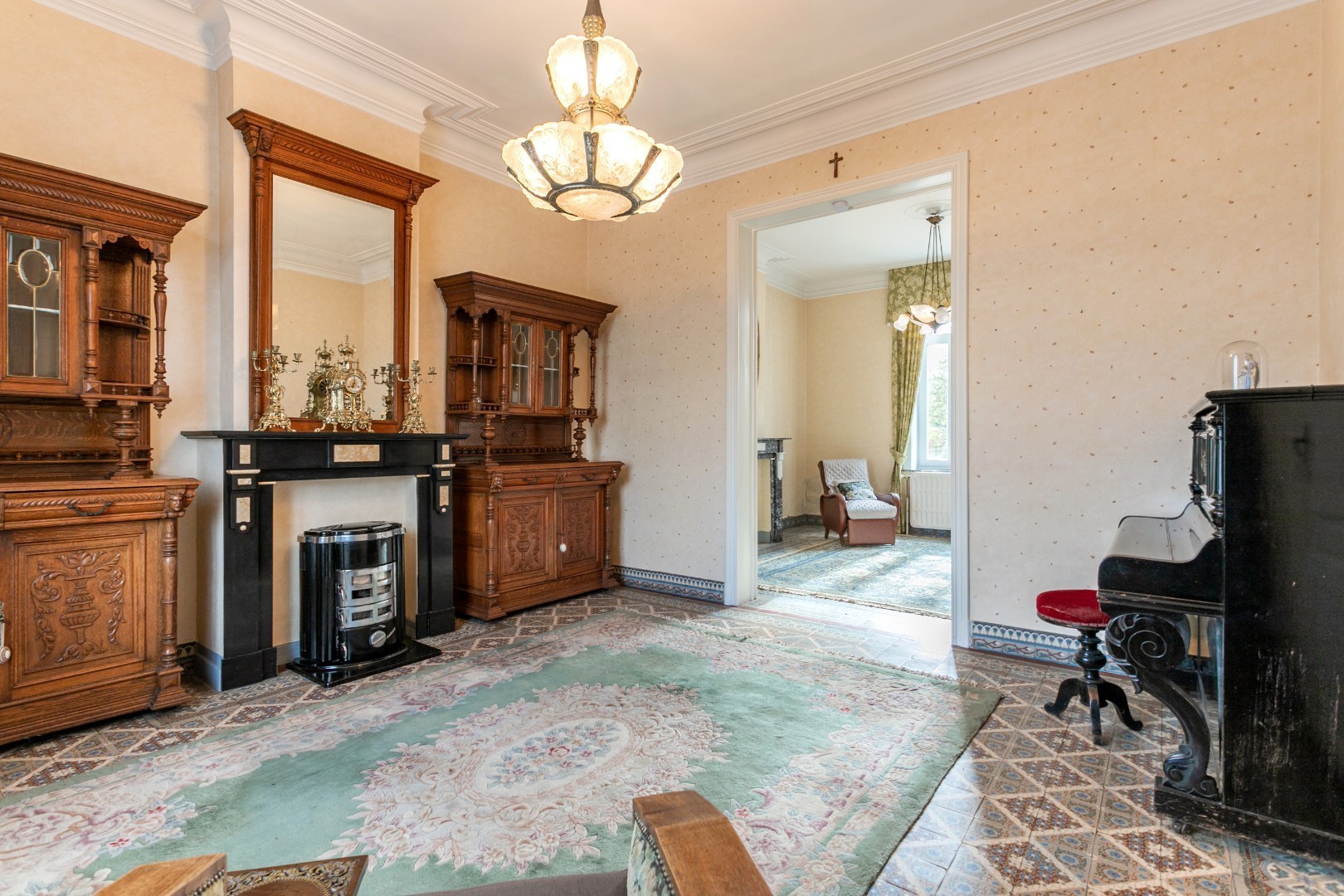 Karaktervolle, te renoveren herenhuis met enorm potentieel te Gooik 