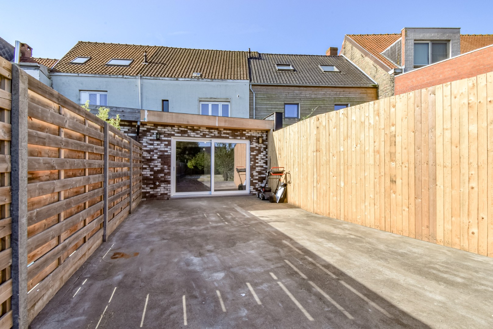 Instapklare gerenoveerde rijwoning in het centrum van Gistel 