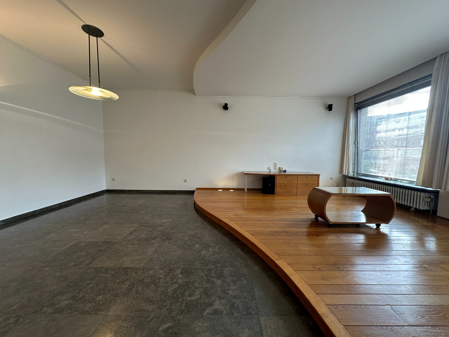 Lichtrijk 3 slaapkamer appartement met garage, centrum Torhout 