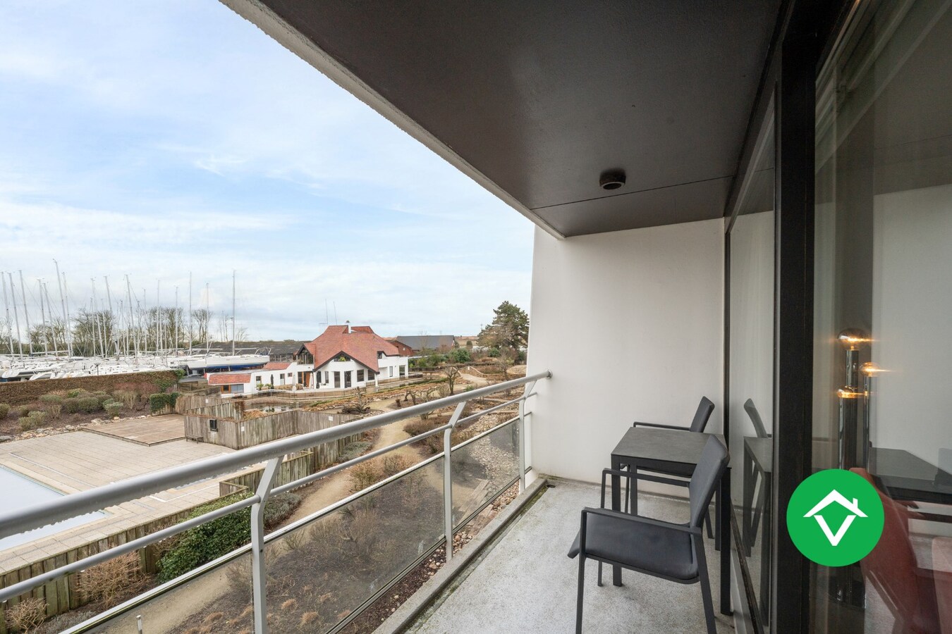 Instapklaar appartement met 2 slaapkamers en grote garage te Nieuwpoort 