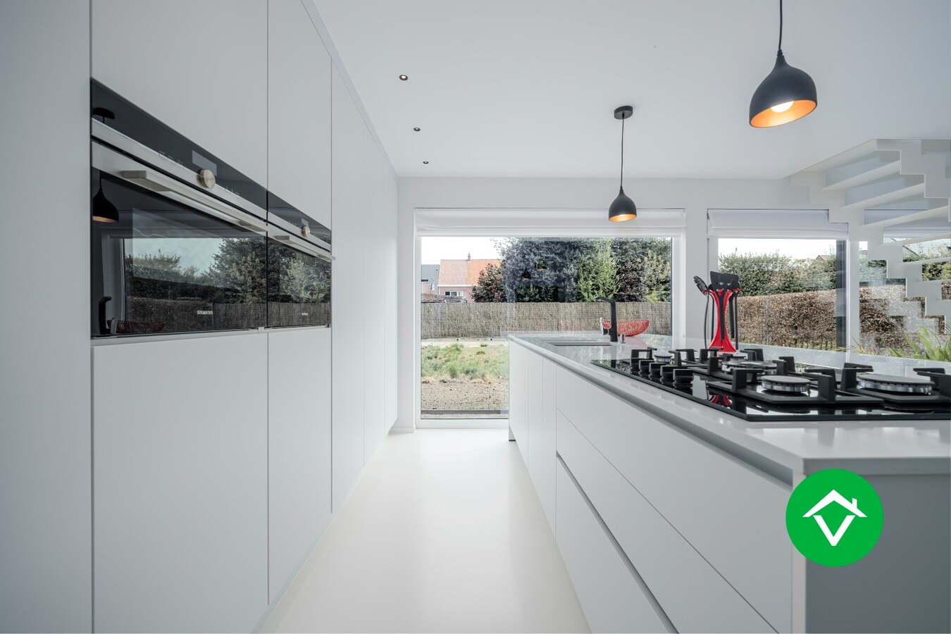 Zeer stijlvolle en instapklare villa te koop in het centrum van Koekelare. 