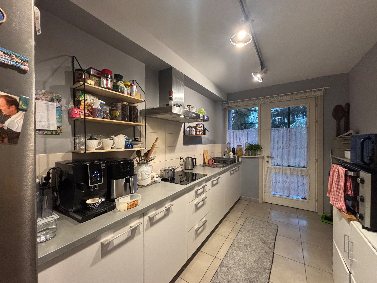 Opbrengsteigendom met 7 appartementen &amp; ruim handelspand in Mol-centrum 