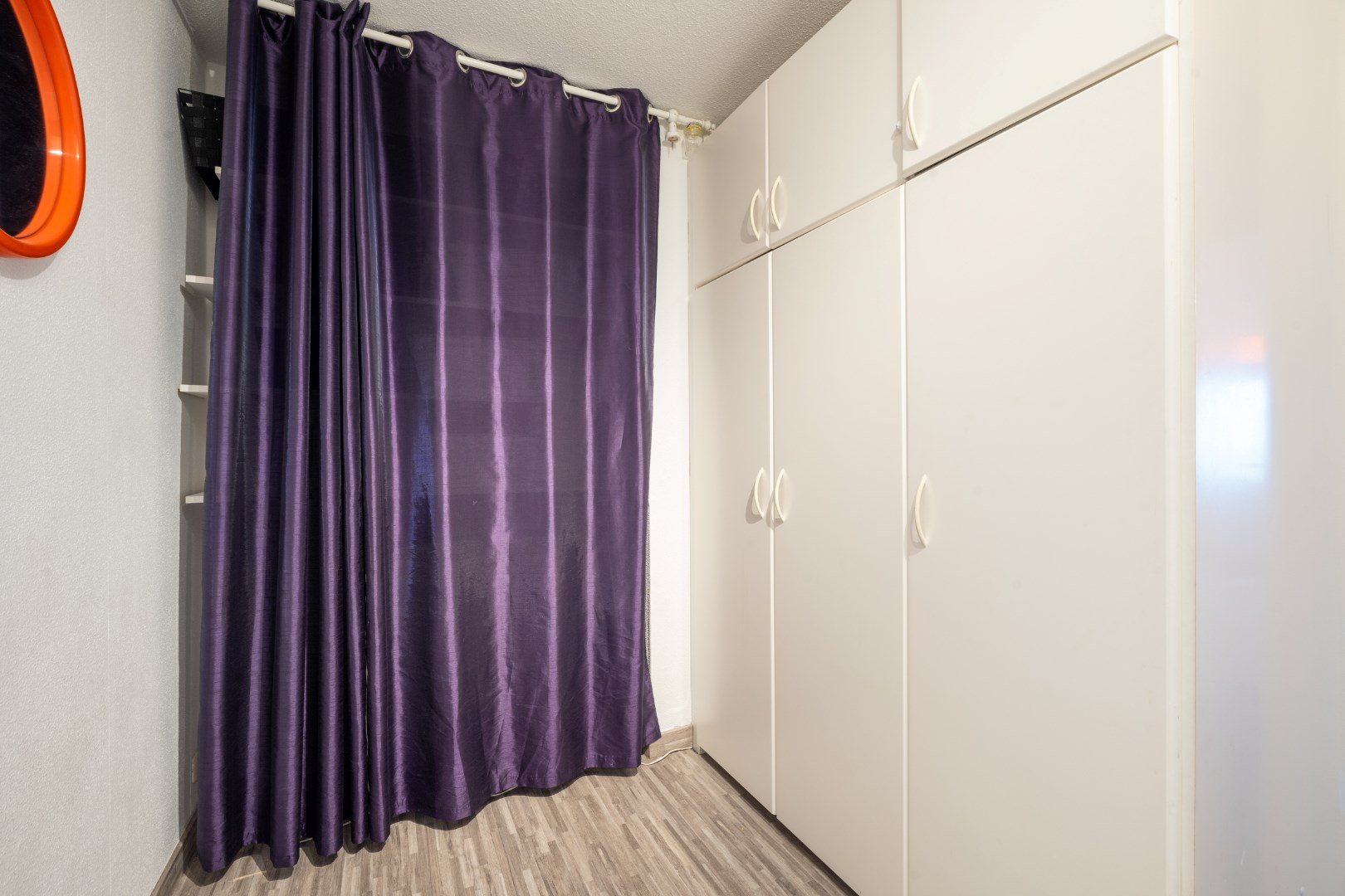 STUDIO MET FRONTAAL ZEEZICHT EN TERRAS OP TOPLIGGING 