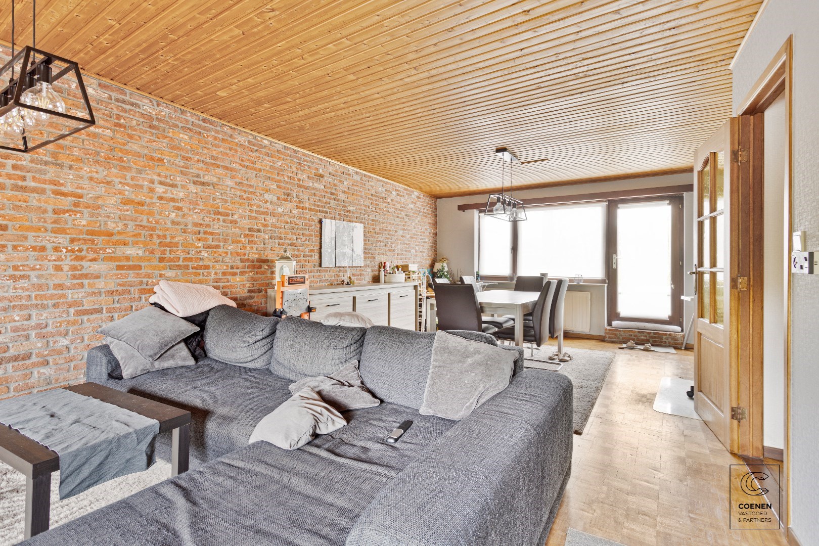 OPBRENGSTEIGENDOM bestaande uit twee appartementen en twee studio's op een perceel van 568 m2 gelegen op een uitstekende locatie te Hoboken 