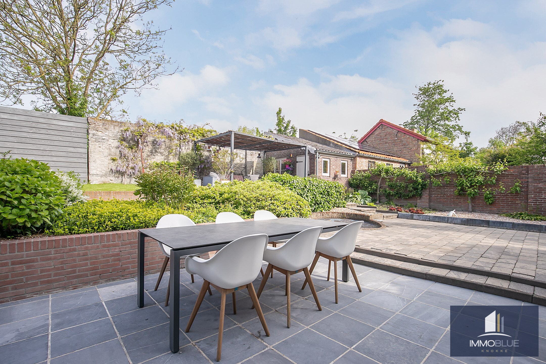 Maison de maître exclusive et élégante avec de grands espaces de vie. 