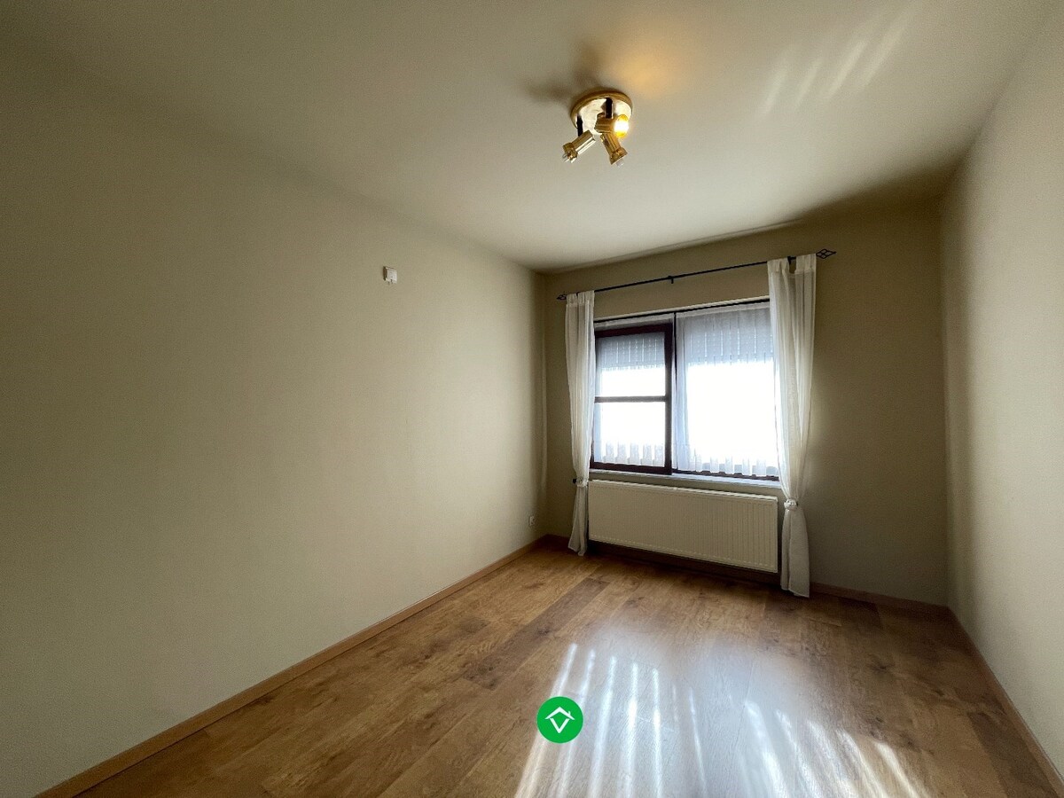 Gezellige rijwoning met 3 slaapkamers, terrastuin en garage te Kachtem 