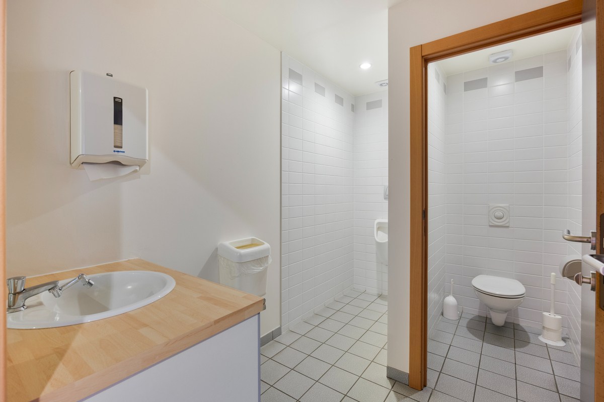 Kantoor te koop in het industriepark te Haasrode/Heverlee met 14 parkings - opp. 626 m² - verkoop van aandelen 