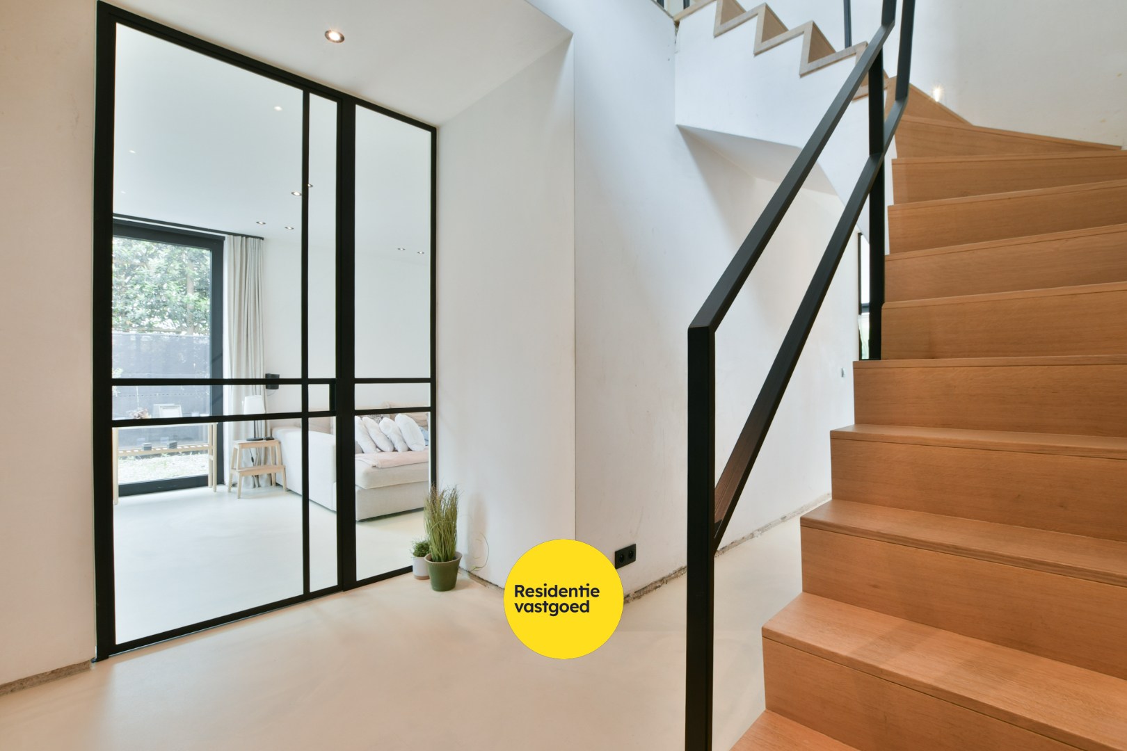 Exclusieve koppelvilla van 348 m² met 6 slaapkamers in rustige woonwijk 