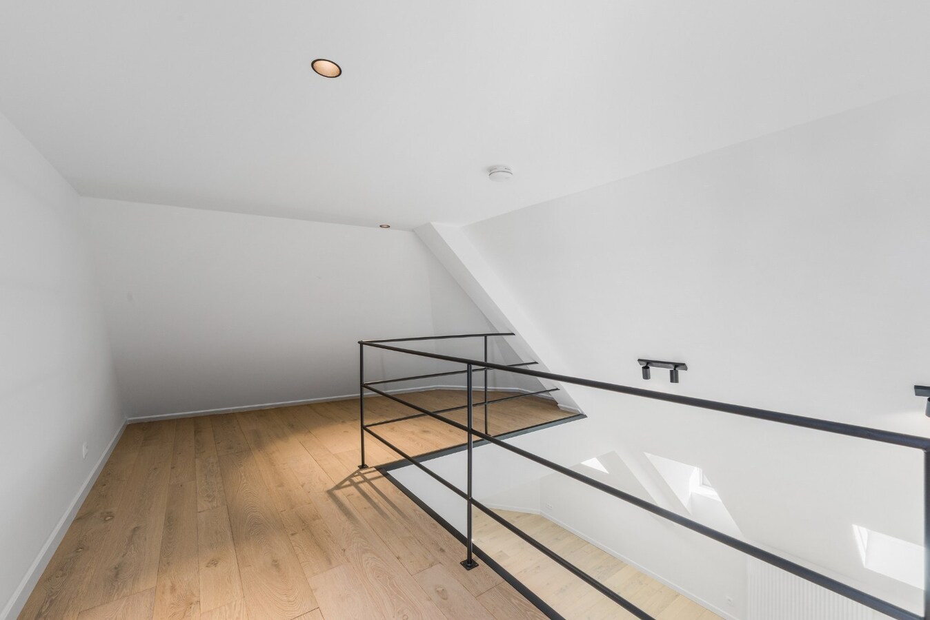 Luxueuze totaalrenovatie | Instapklaar dak appartement met mezzanine 