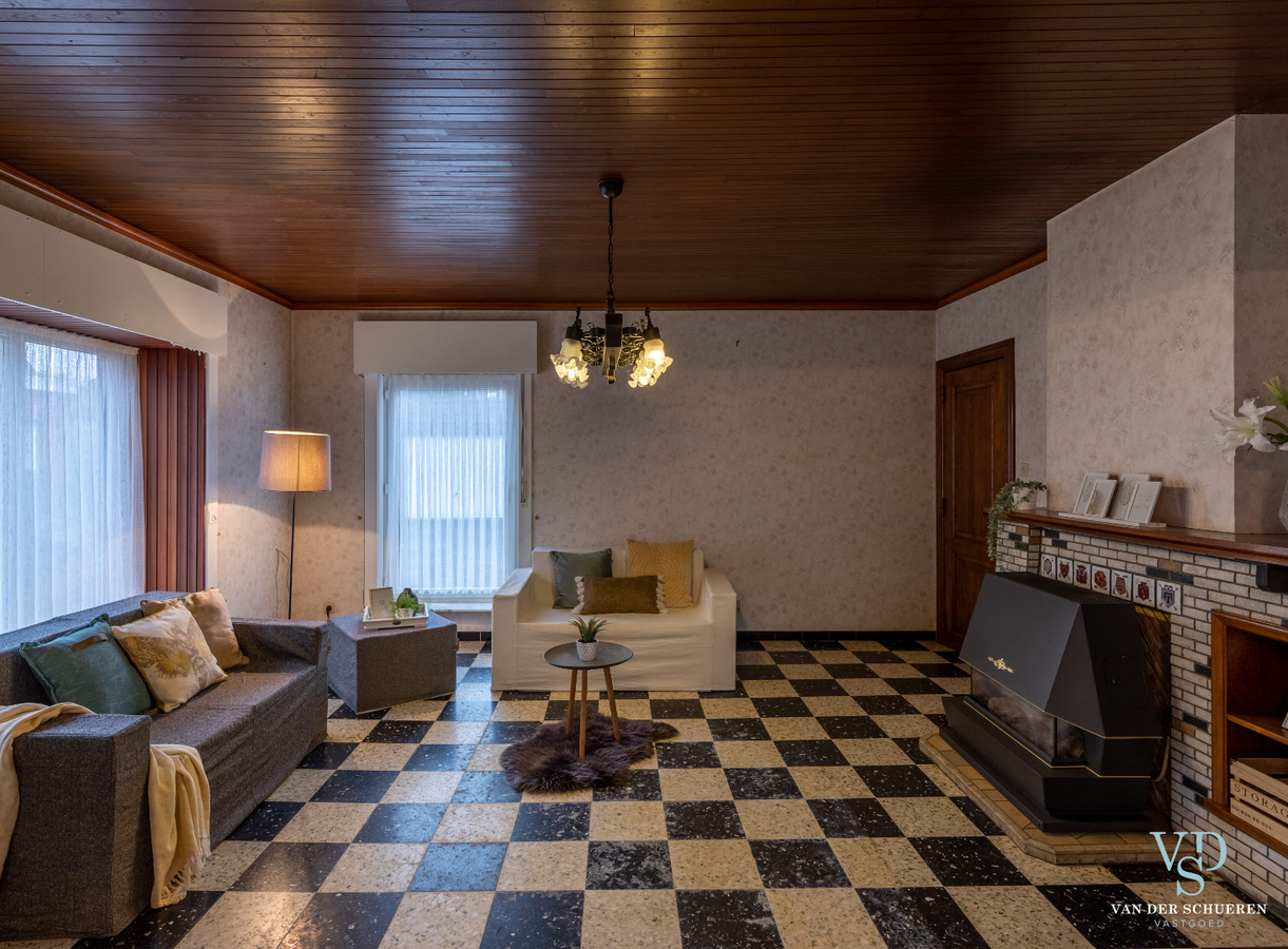 Degelijke, op te frissen Half Open Bebouwing. 