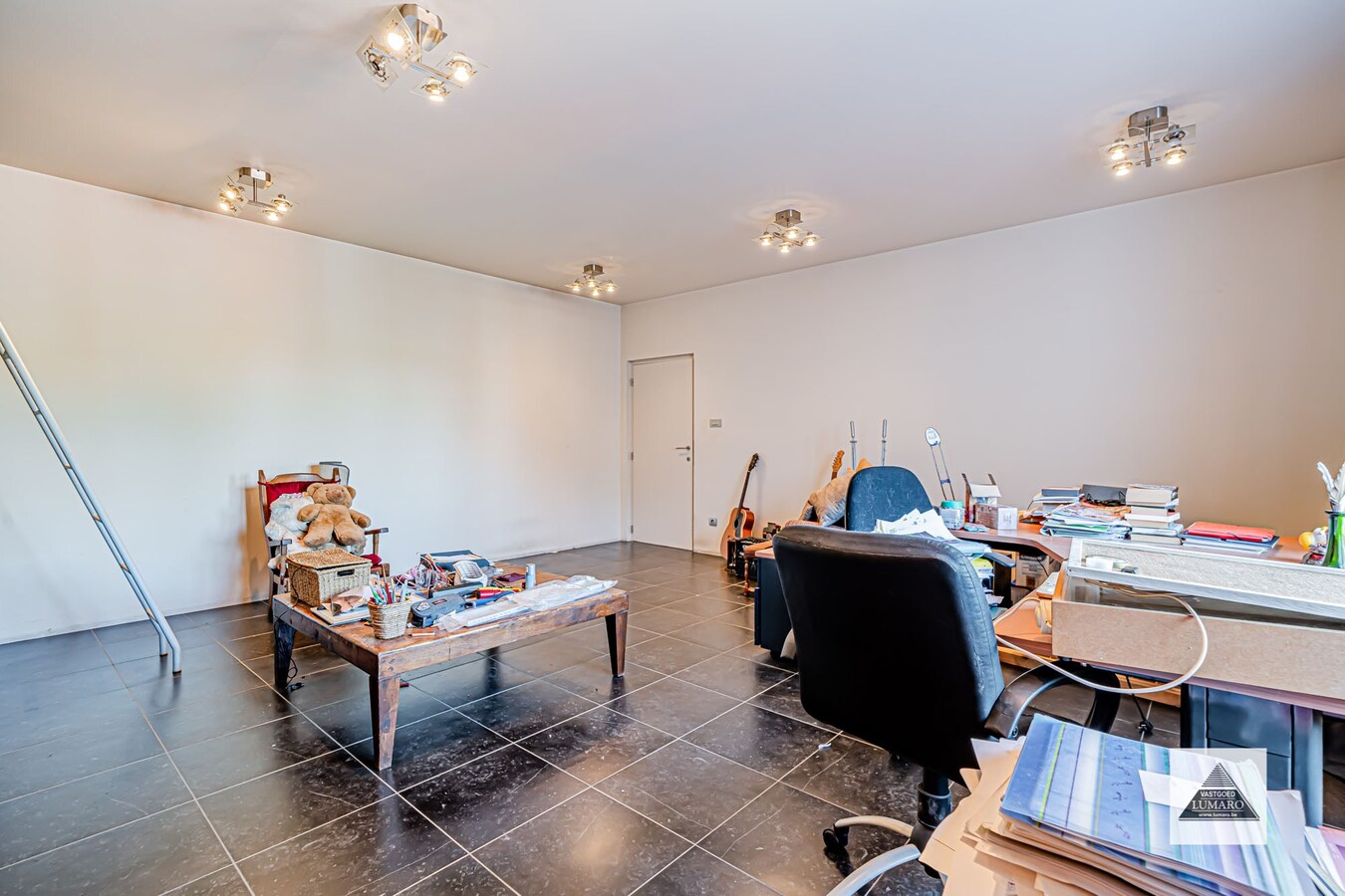 Industriegebouw 770m² met kantoren en woonst - perceel 45a 