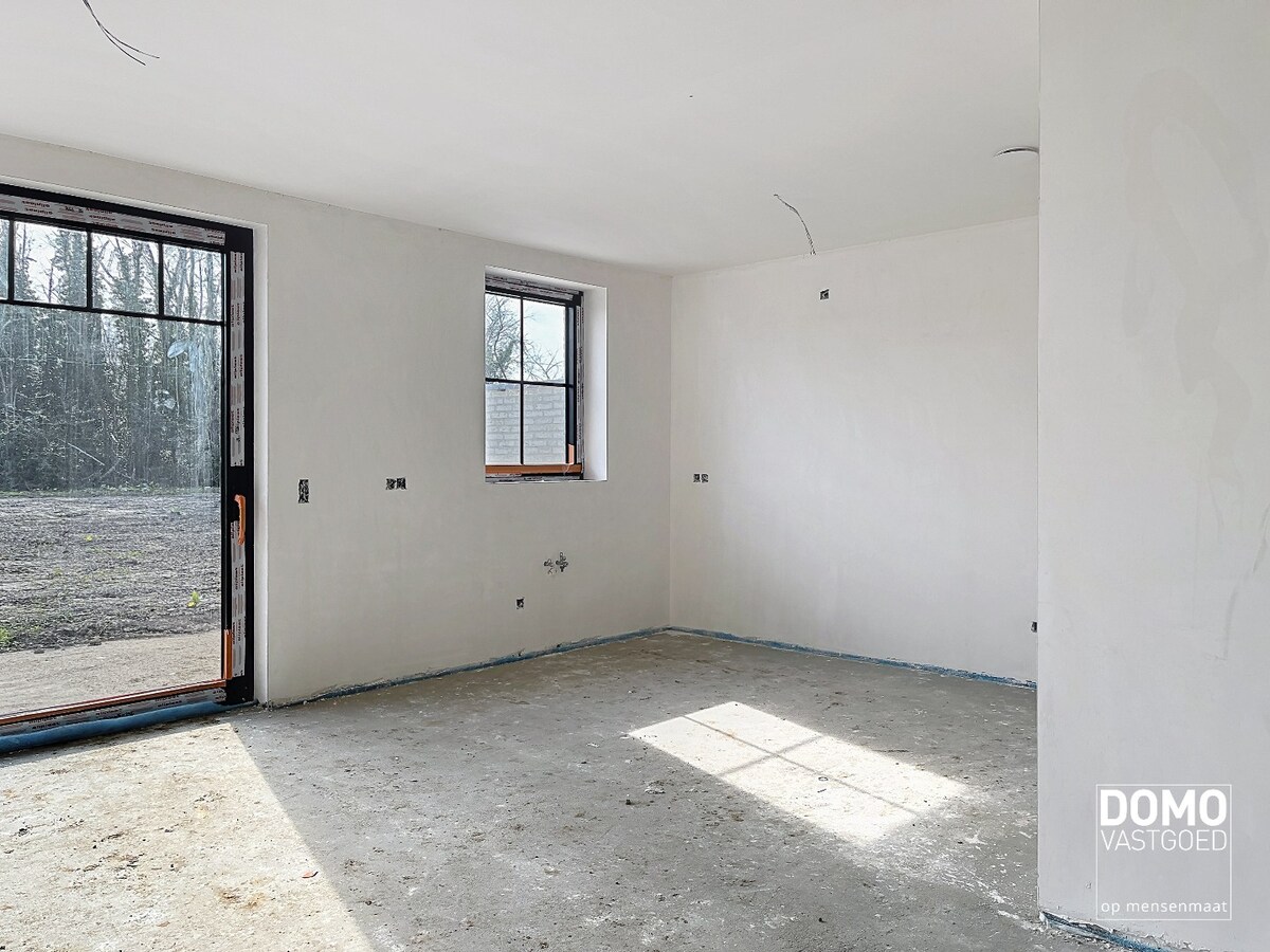 ENERGIEZUINIGE HALFOPENBEBOUWING MET 3 SLAAPKAMERS TE KERMT 